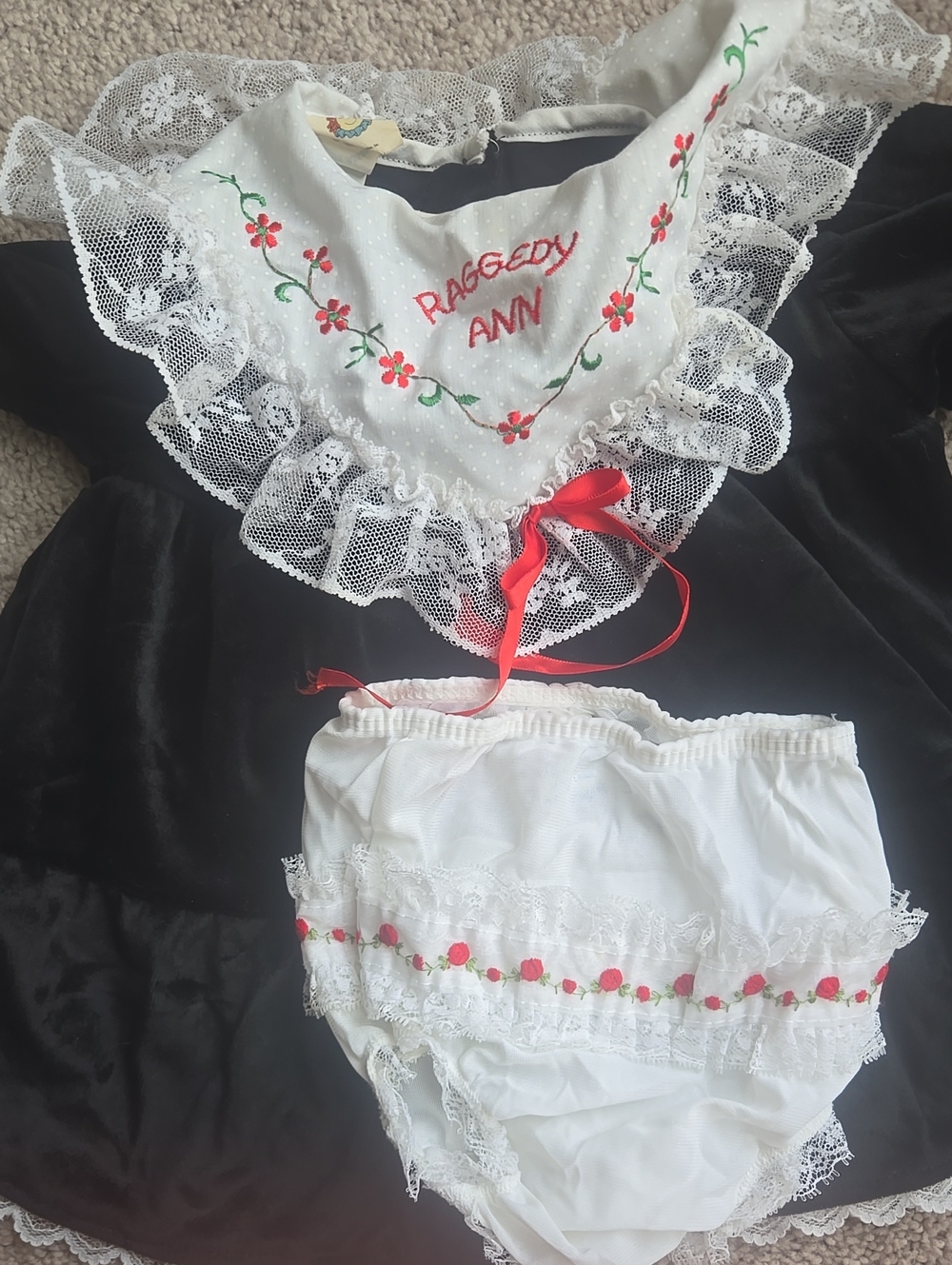 Vintage 1989 Raggedy Ann Black Dress with Embroidered Lace Collar Size:2T